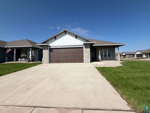 5901 S Huntwood Ave Avenue, Sioux Falls, SD, 57108 | Card Image
