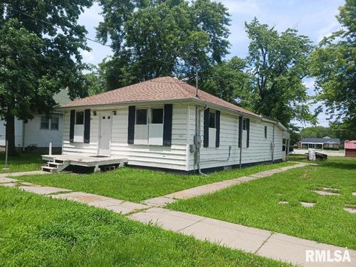 502 E Matthew St, Sesser, IL, 62884-1916 | Card Image