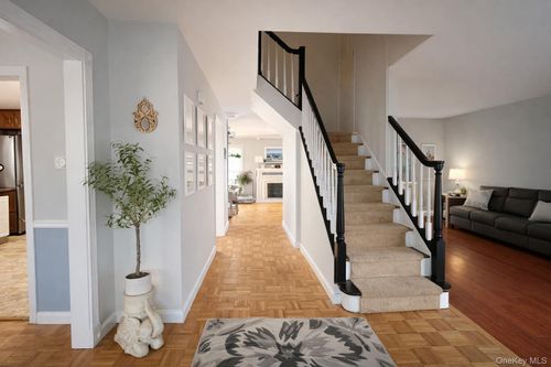 9 Katie Ct, Lake Grove, NY, 11755-2313 | Card Image