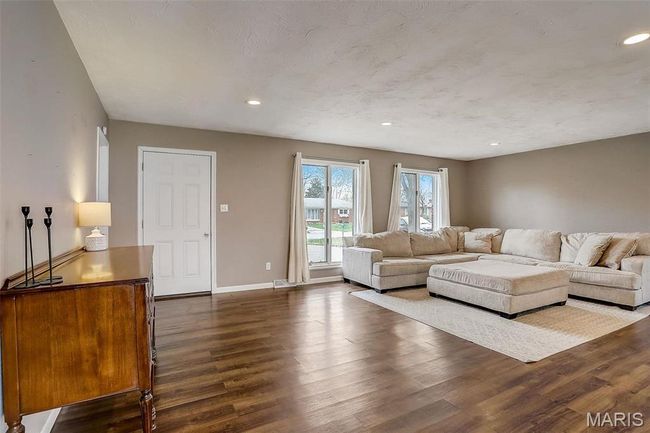 1051 Saint Clair St, House other with 3 bedrooms, 2 bathrooms and 2 parking in Carlyle IL | Image 7