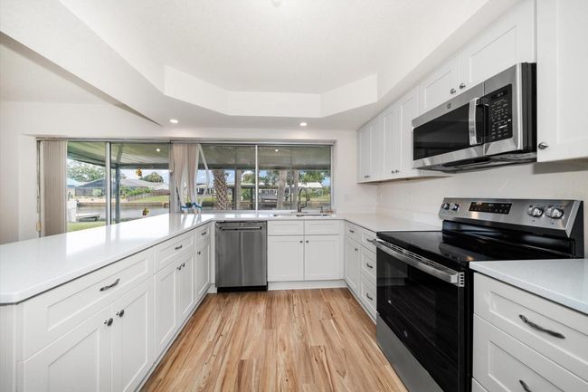 911 Sago Palm Way, House other with 3 bedrooms, 2 bathrooms and null parking in APOLLO BEACH FL | Image 6