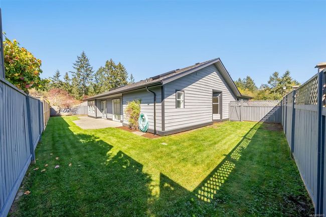 704 Sutton Pl, House other with 3 bedrooms, 2 bathrooms and 3 parking in Qualicum Beach BC | Image 23