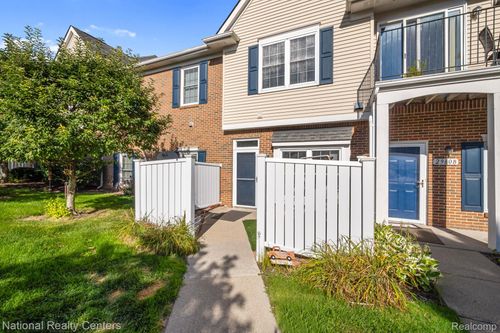 2960 Cottonwood Dr, Waterford, MI, 48328-4908 | Card Image