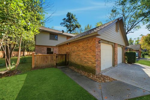 22 E Willowwood Ct, The Woodlands, TX, 77381-2942 | Card Image