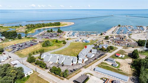 apt-23-1025 Harbor St, Conneaut, OH, 44030-1559 | Card Image