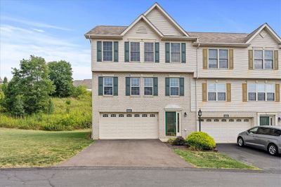 621 Hilton Cir, Condo with 3 bedrooms, 2 bathrooms and 2 parking in Collier Twp PA | Image 1