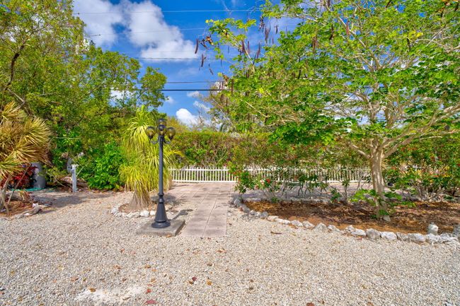Beautifully Landscapped | Image 33