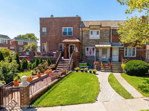 1595 Independence Ave, Brooklyn, NY, 11228-3916 | Card Image