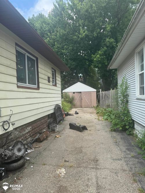 842 Ossington Ave, Flint, MI, 48507-1640 | Card Image