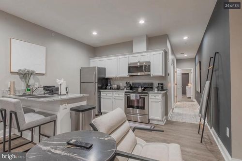 3-3221 Noble St, BALTIMORE, MD, 21224-1428 | Card Image