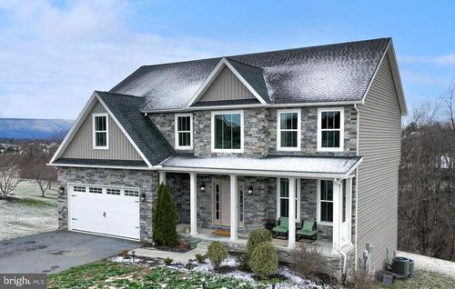 1584 Bunker Ct, CHAMBERSBURG, PA, 17202-8040 | Card Image