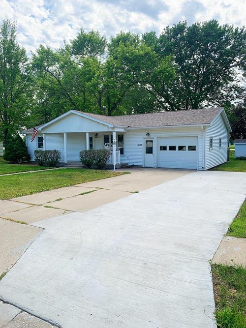 1005 Sunset Dr, Gowrie, IA, 50543-7465 | Card Image