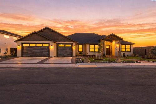996 Andes Ave, West Richland, WA, 99353-5749 | Card Image