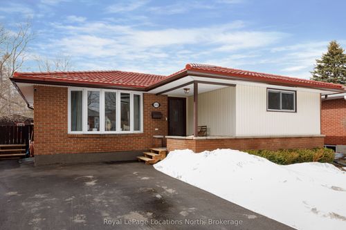 498 Spruce St, Collingwood, ON, L9Y3H6 | Card Image