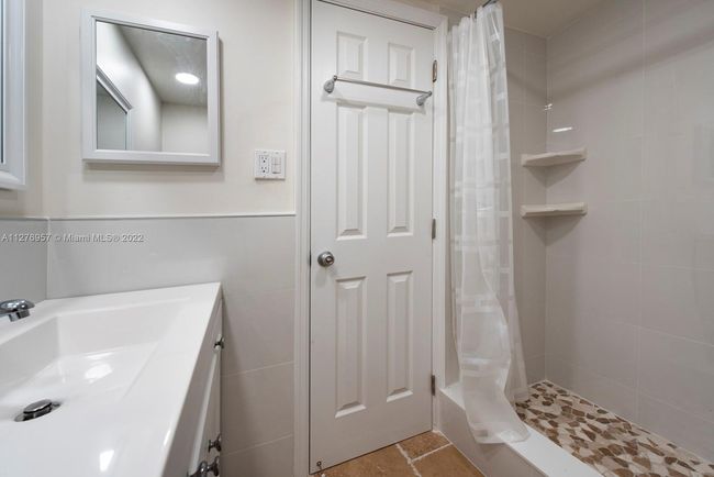 APT-302 - 4010 Galt Ocean Dr, Condo with 2 bedrooms, 2 bathrooms and null parking in Fort Lauderdale FL | Image 17