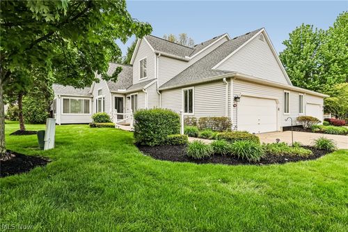 566 Queens Ct, Copley, OH, 44321-3052 | Card Image