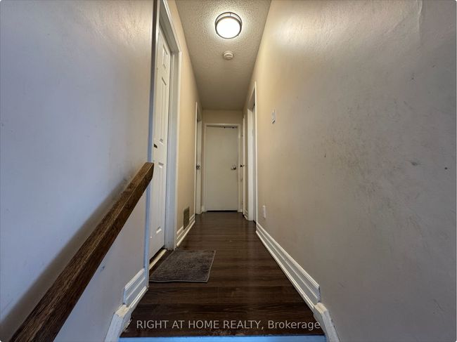 UPPER - 8 Pluto Dr, House attached with 3 bedrooms, 1 bathrooms and 2 parking in Brampton ON | Image 8