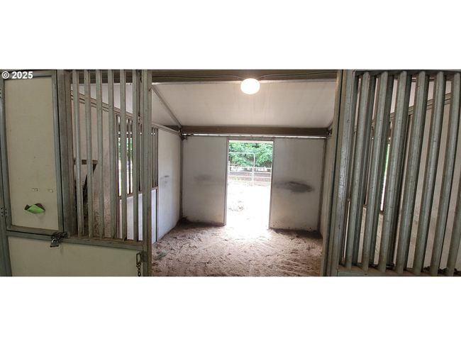 5750 Sw River Rd, House other with 3 bedrooms, 2 bathrooms and 2 parking in Hillsboro OR | Image 47