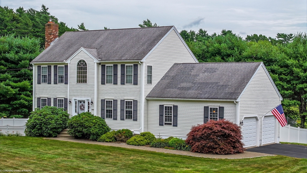 Quaker Ln, Rochester, MA 02770