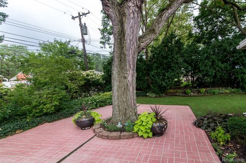 14733 Greenbriar Ct, Plymouth, MI, 48170-2621 | Card Image