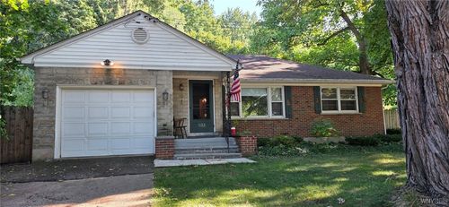 933 Creek Road Ext, Lewiston, NY, 14092-1805 | Card Image