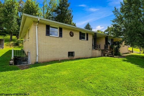30 Cleveland St, Clarksburg, WV, 26301-4205 | Card Image
