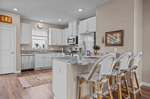 8770 Granite Cir, Woodbury, MN, 55129-2225 | Card Image