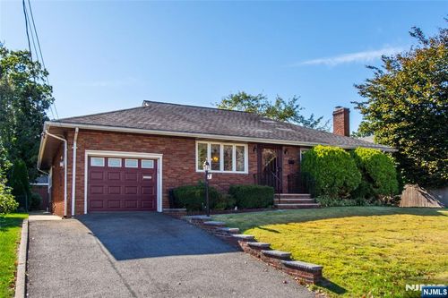 15 Saint Michaels Pl, Clifton, NJ, 07013-3428 | Card Image