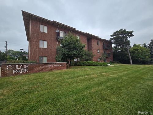 2737 E Maple Rd, Birmingham, MI, 48009-7429 | Card Image