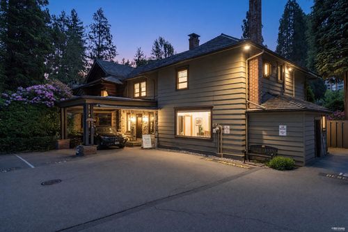 207-235 Keith Rd, West Vancouver, BC, V7T1L5 | Card Image