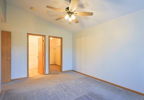 223-223 Silverstone Dr, Carpentersville, IL, 60110-1134 | Card Image