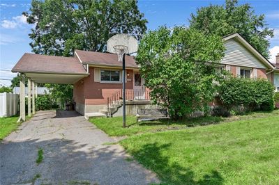 18 Sunset Blvd, House other with 3 bedrooms, 2 bathrooms and 4 parking in Brockville ON | Image 1