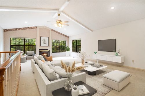 4 Stratfield Ln, Bella Vista, AR, 72714-5743 | Card Image