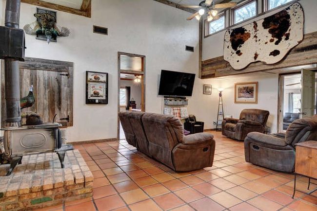 225 Lockwood Rd, House other with 3 bedrooms, 2 bathrooms and 4 parking in Red Rock TX | Image 8
