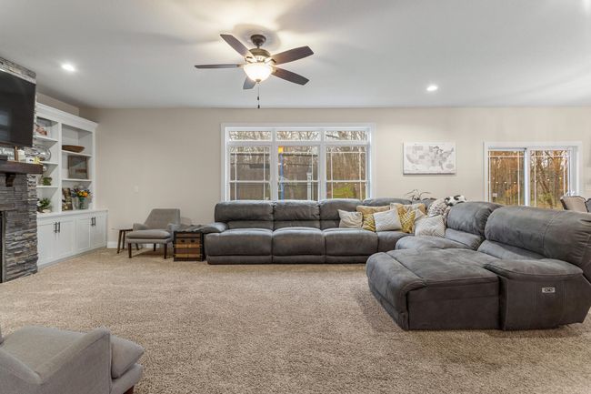 611 Weldon Springs Rd, House other with 4 bedrooms, 4 bathrooms and 3 parking in Monticello IL | Image 9