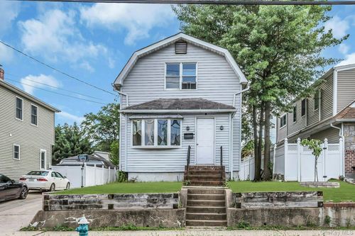 78 Mckee St, Floral Park, NY, 11001-1618 | Card Image
