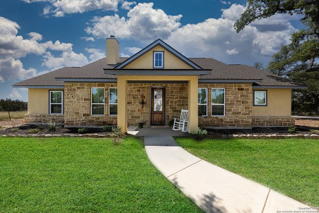 200 S Calvin Barrett, House other with 3 bedrooms, 2 bathrooms and null parking in Blanco TX | Image 25