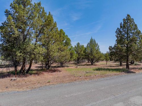 1742 Grande Road, Alturas, CA, 96101 | Card Image