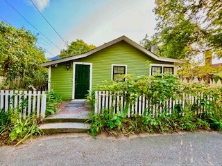 Maple Ave, Oak Bluffs, MA 02557