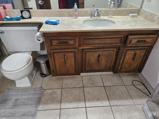 5708 Cypress Point Dr, Condo with 2 bedrooms, 1 bathrooms and null parking in Bakersfield CA | Image 13