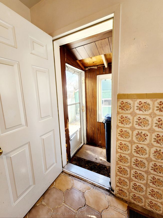 635 Coxwell Ave, House attached with 3 bedrooms, 2 bathrooms and null parking in Toronto ON | Image 15