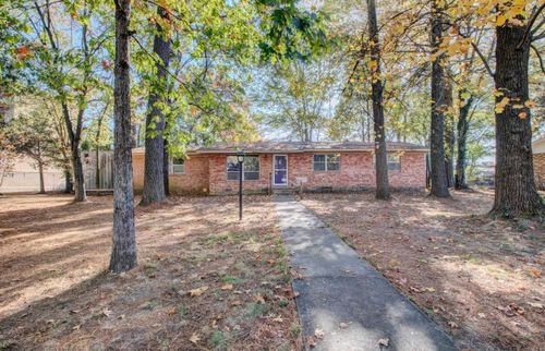 2405 Meadow Dr, Conway, AR, 72034-3724 | Card Image