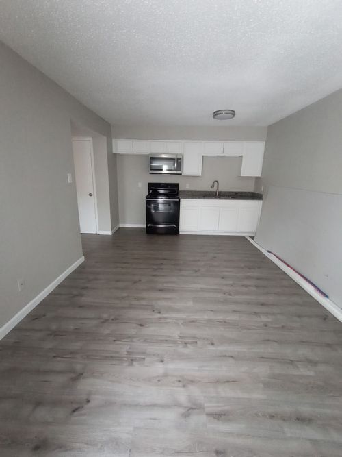 apt-5-2211 N Elm St, Denton, TX, 76201-1876 | Card Image