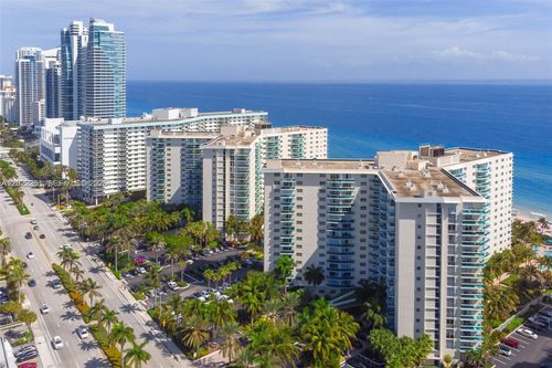 2z-3801 S Ocean Dr, Hollywood, FL, 33019-2902 | Card Image