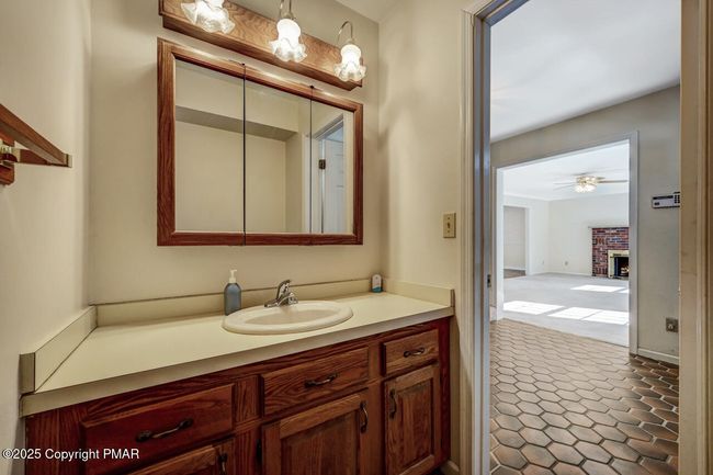 1/2 bath foyer | Image 43