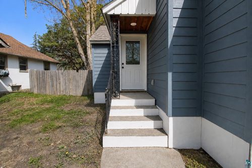 1008 3rd St, International Falls, MN, 56649-2209 | Card Image