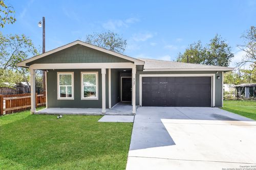 227 Lopez St, Seguin, TX, 78155-6538 | Card Image