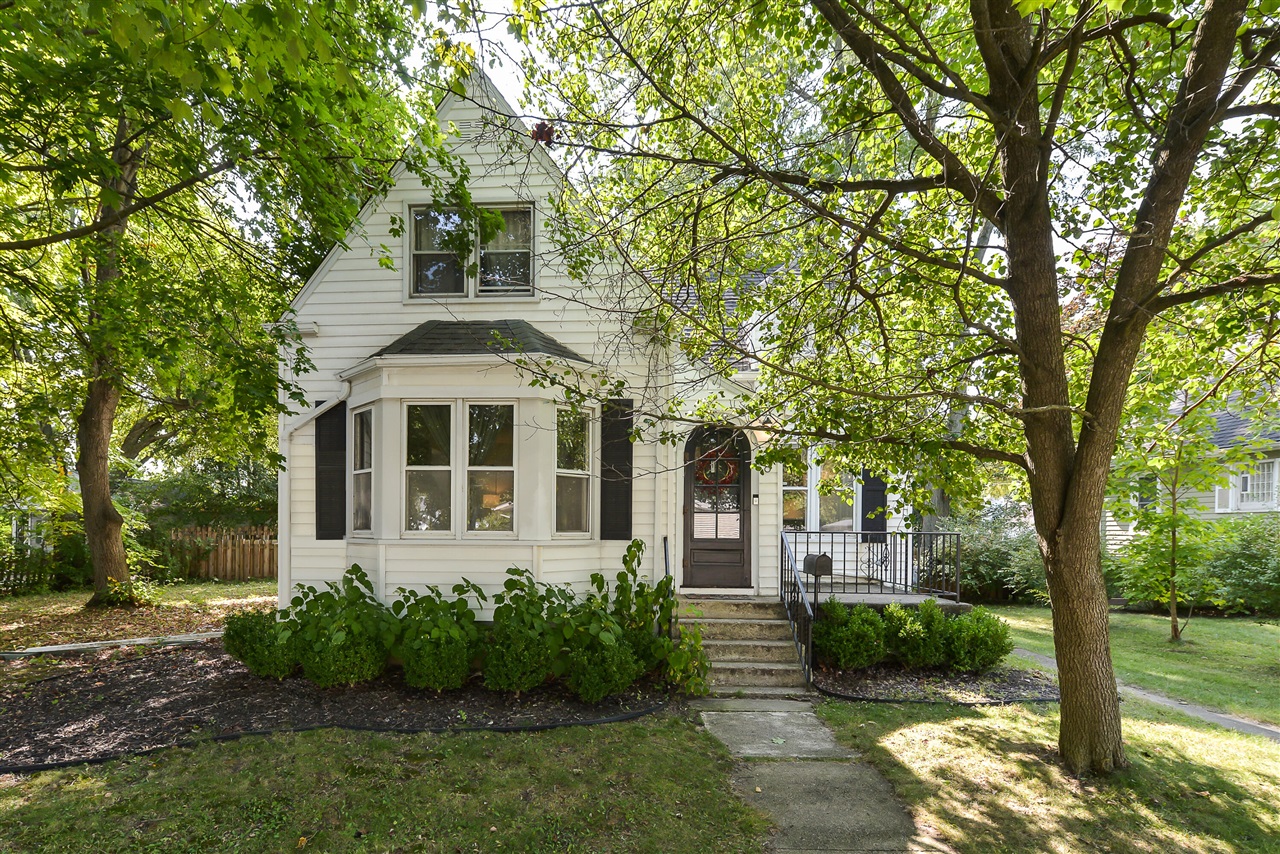 Detroit St, Saline, MI 48176