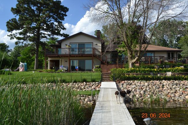Well maintained landscaping and lawn overlooking picturesque Ham Lake | Image 40