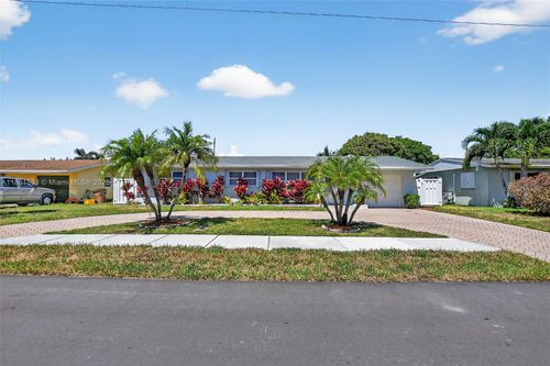 605 Se 8th Ave, Deerfield Beach, FL, 33441-4837 | Card Image